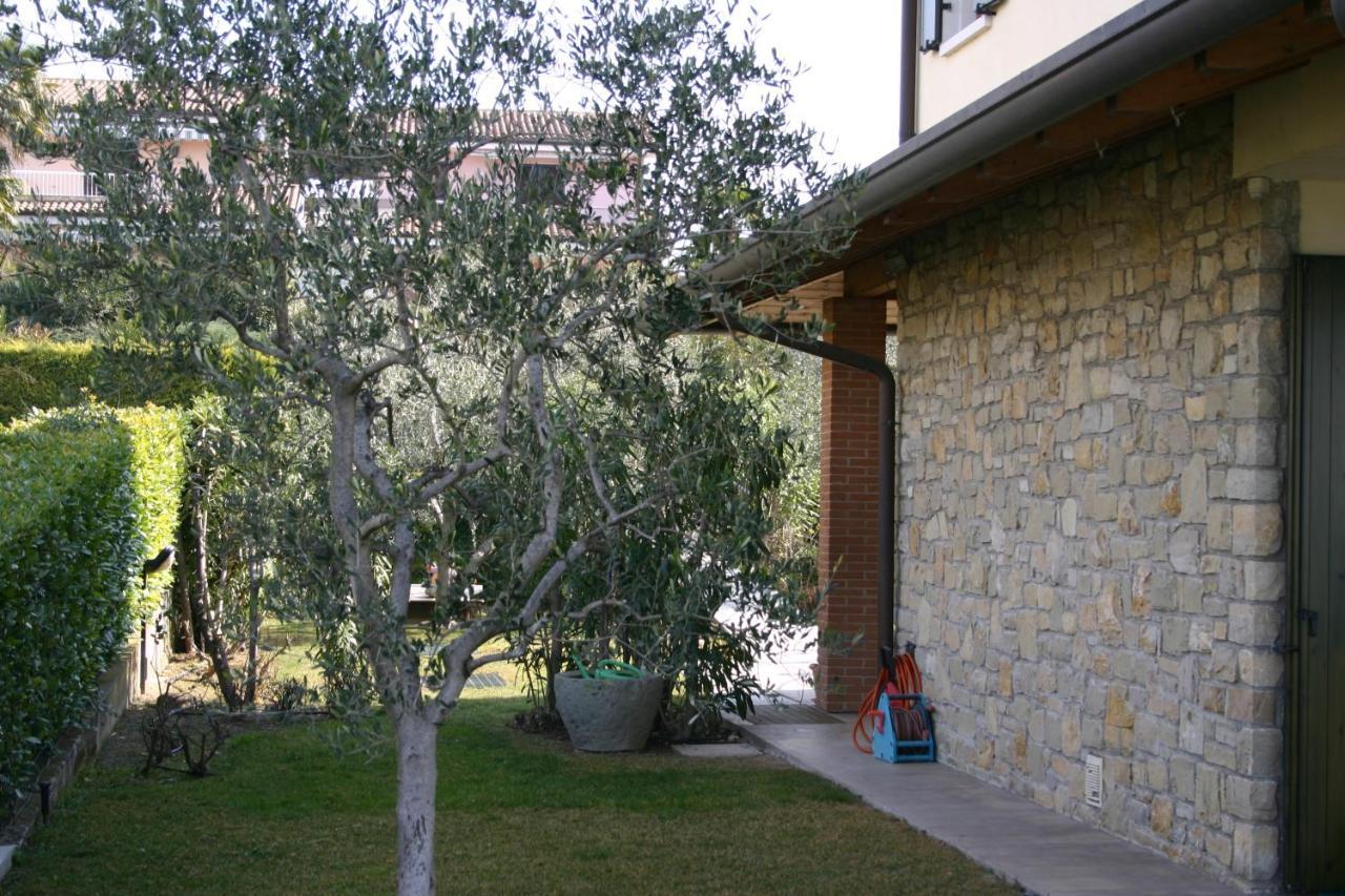 Ausblick Lazise Gardasee - Ferienhaus Mit Seeblick, Infinity Pool, Garten Und Garage Apartment Exterior photo